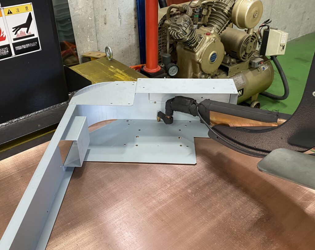 テーブルスポットの溶接の様子①